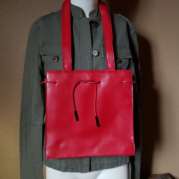 Liz Claiborne Handbags - Liz Claiborne Vinyl Tote